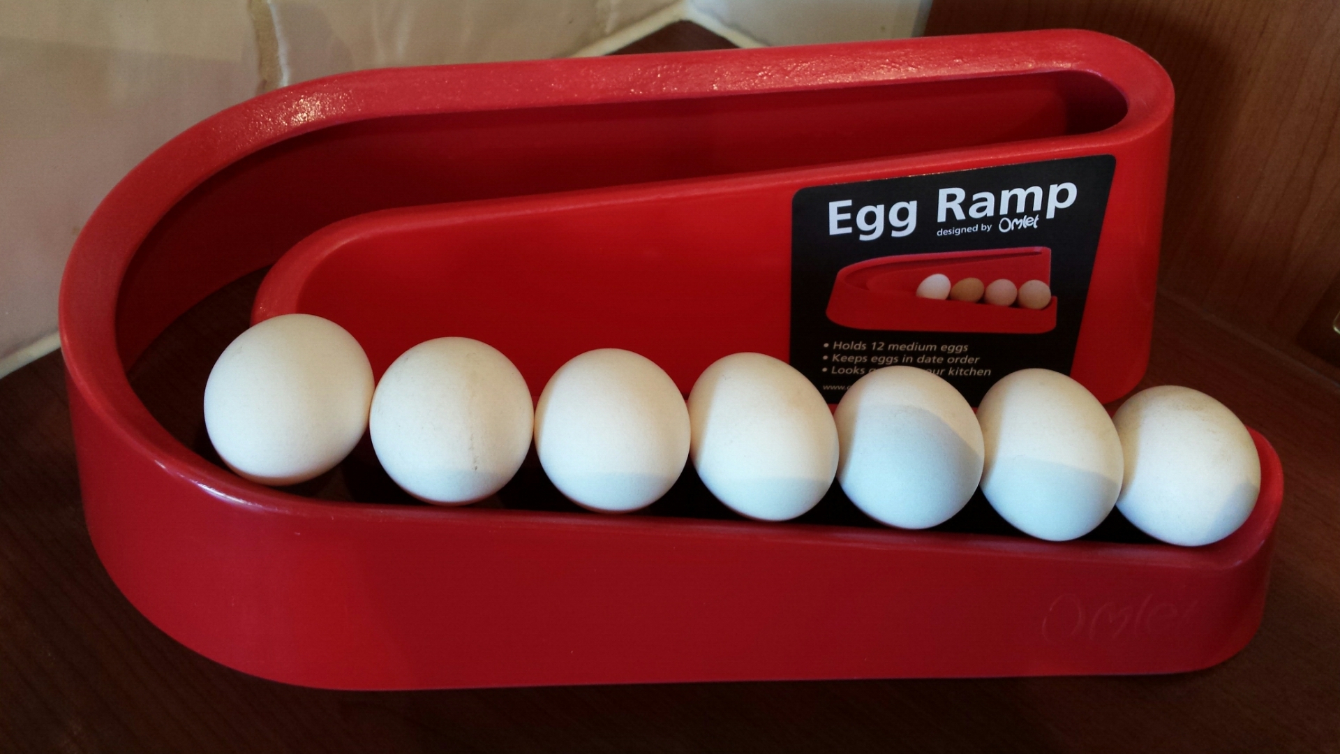 Egg Ramp Plastic Egg Holder for Storing a Dozen Eggs