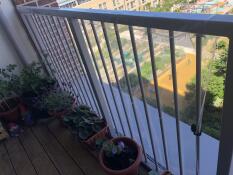 Balcony wind break