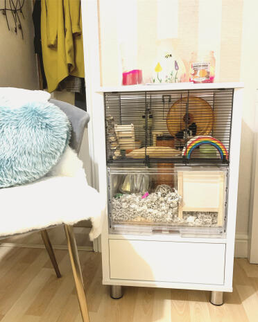 Perfectly fits in with the room decor and Dora the hamster loves it for burrowing. 